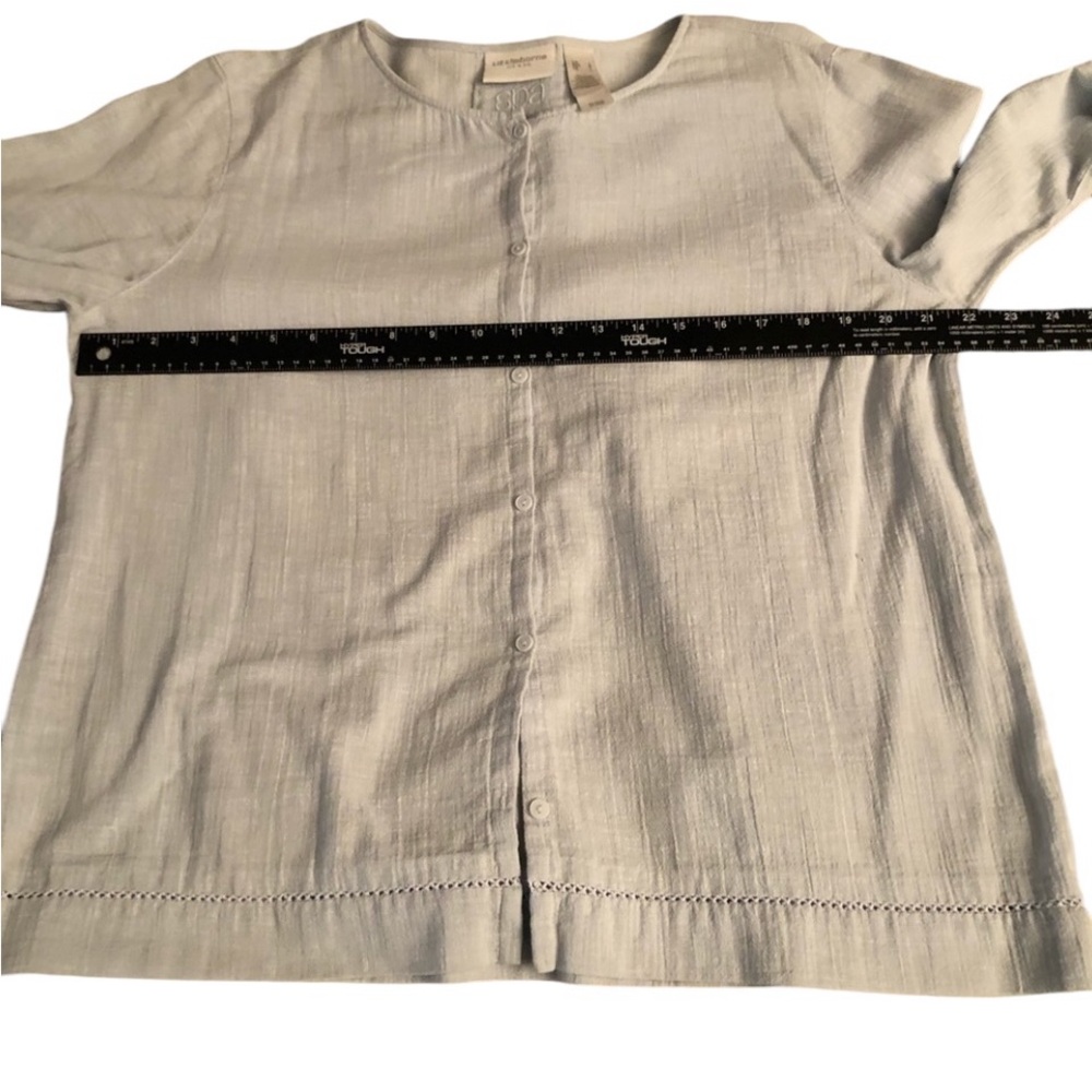 Liz Claiborne size large lightweight blue linen like blouse hidden button front
